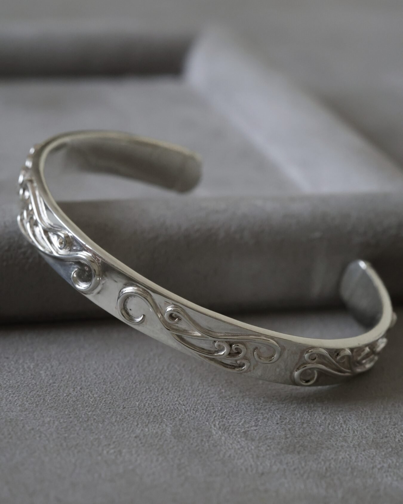 CRASHING WAVES Bangle
