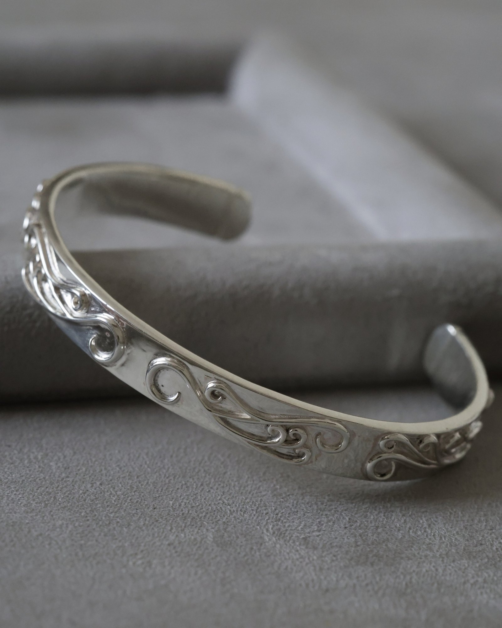 PRD-22 CRASHING WAVES Bangle