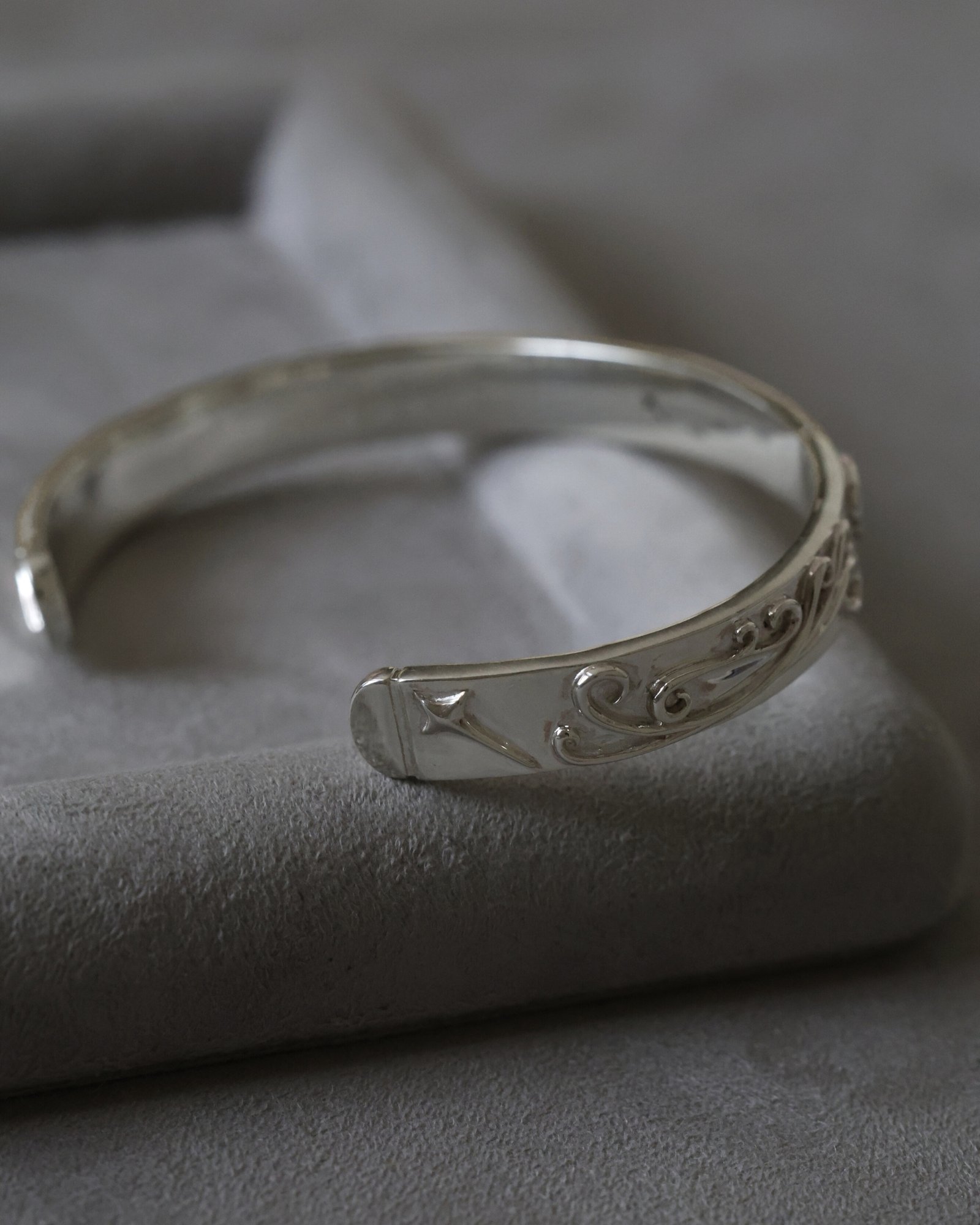 PRD-23 CRASHING WAVES Bangle