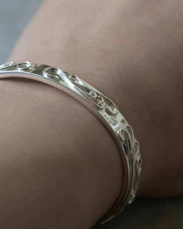 CRASHING WAVES Bangle