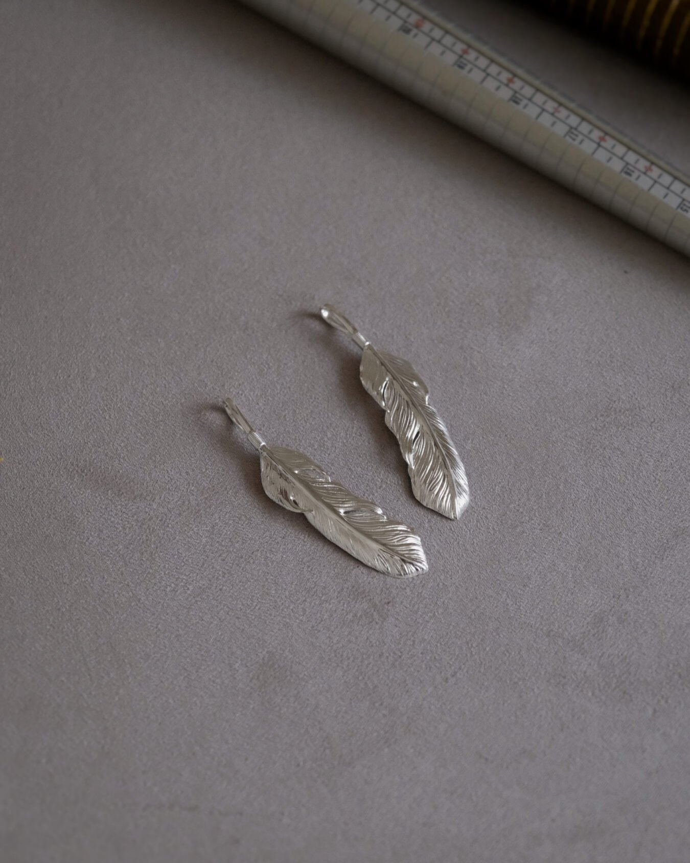 Vol1-3 FEATHER Pendant (S)